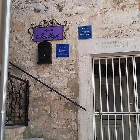Amethyst Rovigno